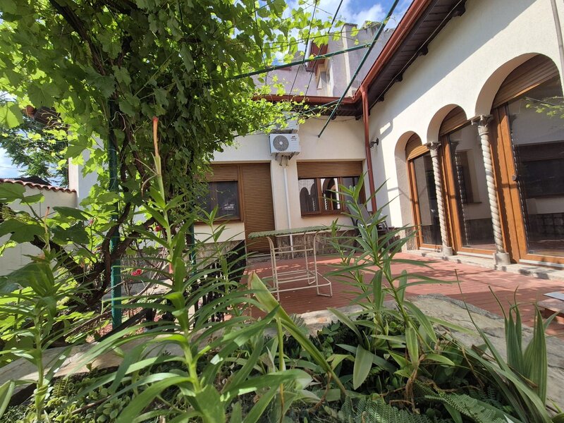 Mihai Eminescu, central,